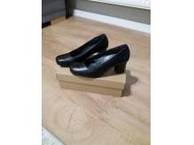 ox_sprzedam-czarne-czolenka-oraz-buty-trekingowe