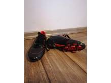 ox_sprzedam-buty-sportowe-korki-firmy-carbrini