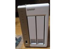 ox_nas-qnap-ts-251-dysk-sieciowy-serwer-x86-procesor-intel-4gb-ram-hdd