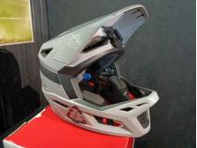 ox_leatt-kask-dbx-mtb-40-enduro-gravity-szary-rozmiar-m