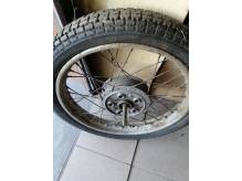 ox_kompletne-kolo-wraz-z-opona-wsk-125