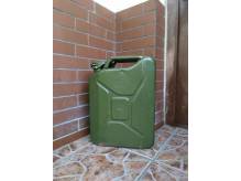 ox_kanister-metalowy-na-paliwo-20-l-wystroj-wnetrza-ogrodu-prl