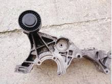 ox_podstawa-lapa-alternatora-sinika-audi-b7-20-tdi-blb