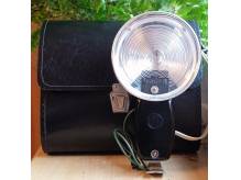 ox_zabytkowa-lampa-blyskowa-do-aparatu-fotograficznego-czajka