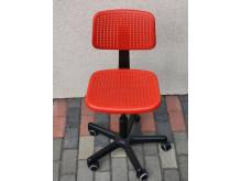 ox_krzeslo-fotel-ikea-obrotowe-do-biurka-dla-dziecka-gumowe-kolka
