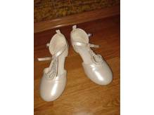 ox_sprzedam-sliczne-buty-komunijne-rozmiar-34-stan-idealny