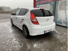ox_hyundai-i30-14-benzyna-rok-2011-dwa-komplety-opon