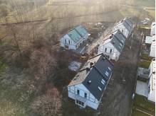 ox_nowe-domy-w-stanie-deweloperskim-pompa-cieplacentrum-strumienia