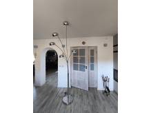 ox_wysoka-stabilna-srebrna-lampa-podlogowa