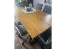 ox_stol-drewniany-i-krzesla-komplet