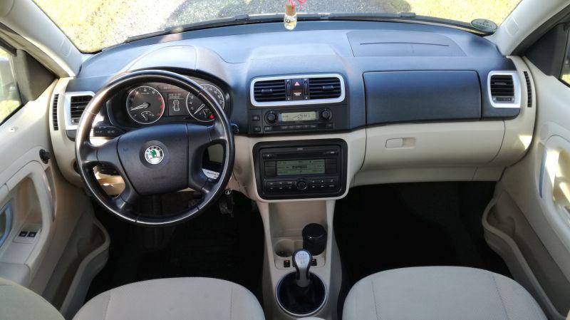 ox_skoda-roomster-klimatronik-panorama-dach-grzane-fotele-czujnik-cofania