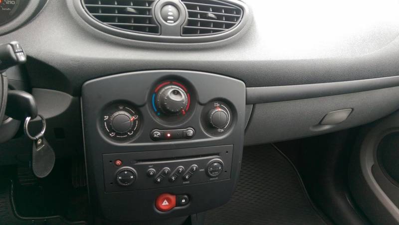ox_renault-clio-iii-salon-aso-1-wszy-wlasciciel-2006-rprzebieg-61000-km