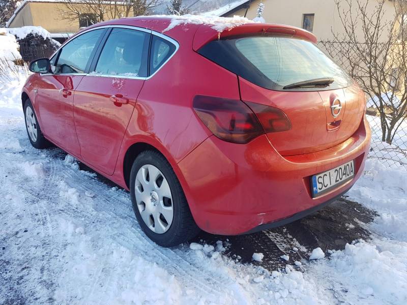 ox_opel-astra-j-16-116km4letni-lpg-duzo-zjec-i-filmy-prezentujace-auto