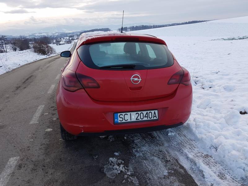 ox_opel-astra-j-16-116km4letni-lpg-duzo-zjec-i-filmy-prezentujace-auto