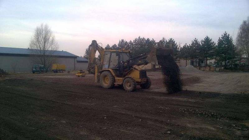 ox_roboty-ziemne-uslugi-koparko-ladowarka-wyburzenia-utwardzenie-koparka