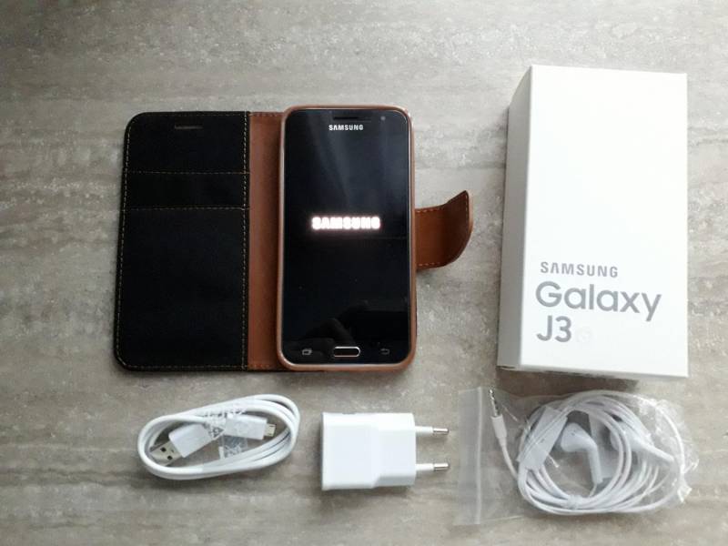 ox_nowy-samsung-galaxy-j3-2x-etui-2x-szklo-hartowane