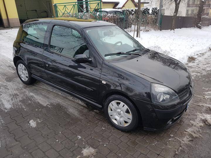 ox_renault-clio-lift-2002r12-16vklimatyzacjaczarnypiekny-stanokazja