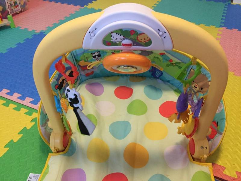 ox_mata-edukacyjna-fisher-price-niemowle