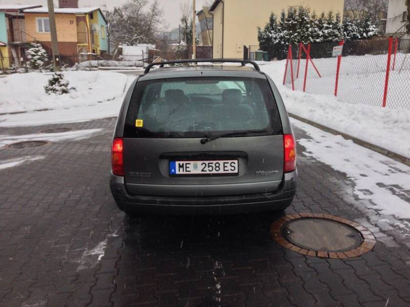 ox_renault-megane-14-benzyna-klimatyzacjaabsopony-zimowe2000rok