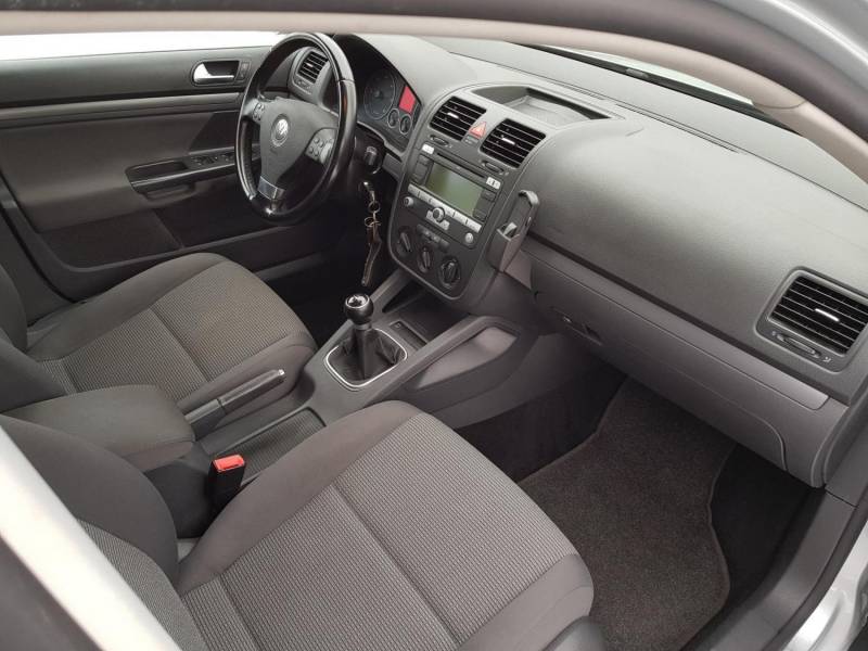 ox_volkswagen-golf-v-kombi-2009r-19tdi