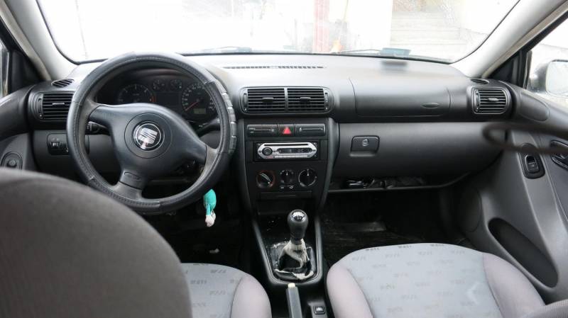 ox_sprzedam-seat-leon-19-tdi-110km-klima-2003-rok
