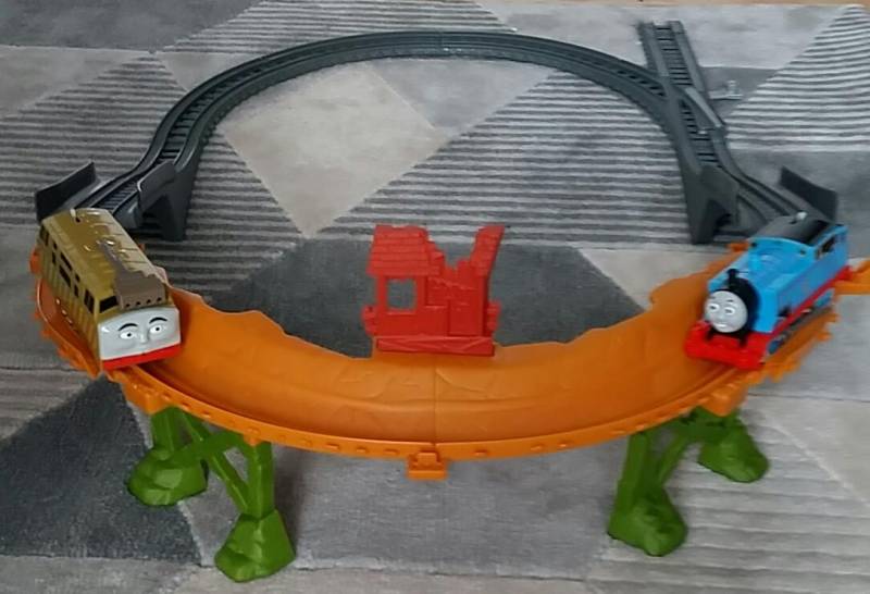 ox_fisher-price-kolejka-trackmaster