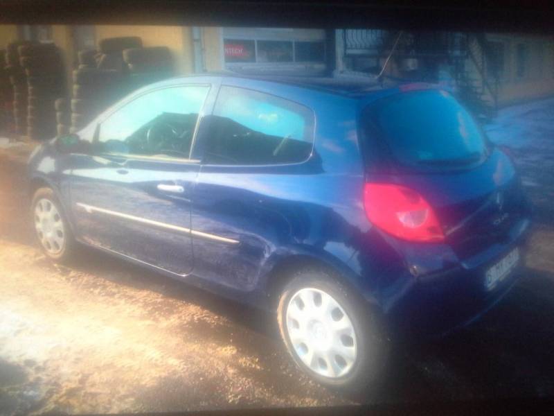 ox_renault-clio-3-2009r-12-benzyna-128-000-km