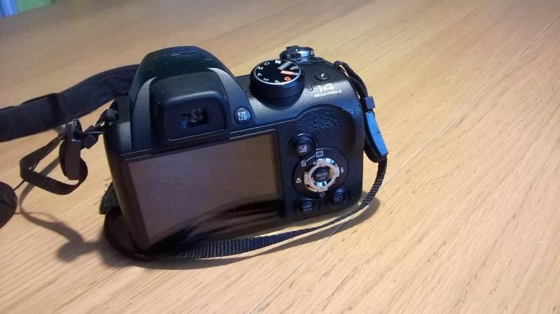 ox_aparat-foto-fuji-finepix-s4000