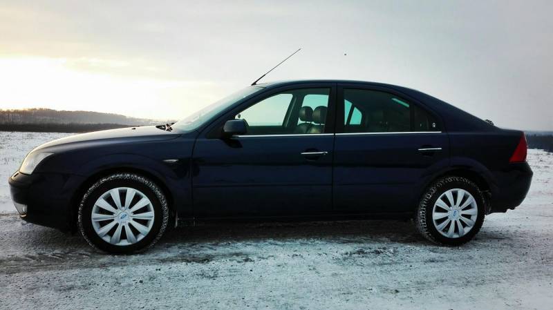 ox_ford-mondeo-wersja-ghia-najbogatsza-2003-20-tdci-130-km