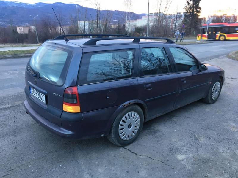 ox_na-sprzedaz-opel-vectra-kombi-18-benzynagaz