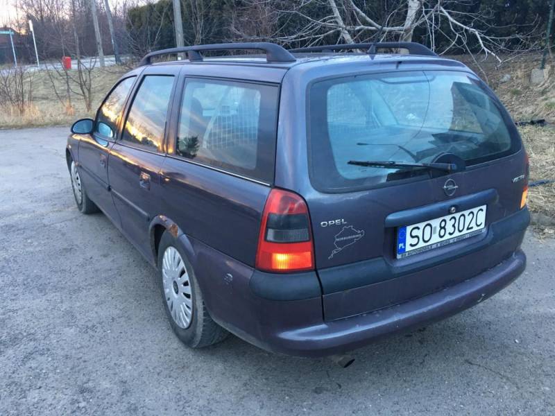 ox_na-sprzedaz-opel-vectra-kombi-18-benzynagaz