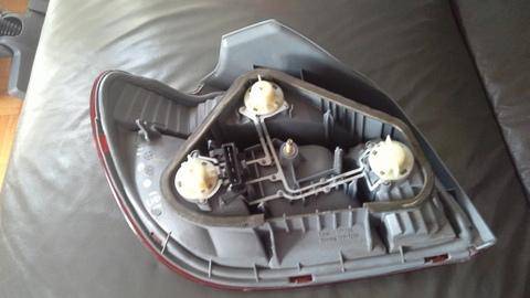 ox_sprzedam-tylnia-prawa-lampe-toyota-yaris-i
