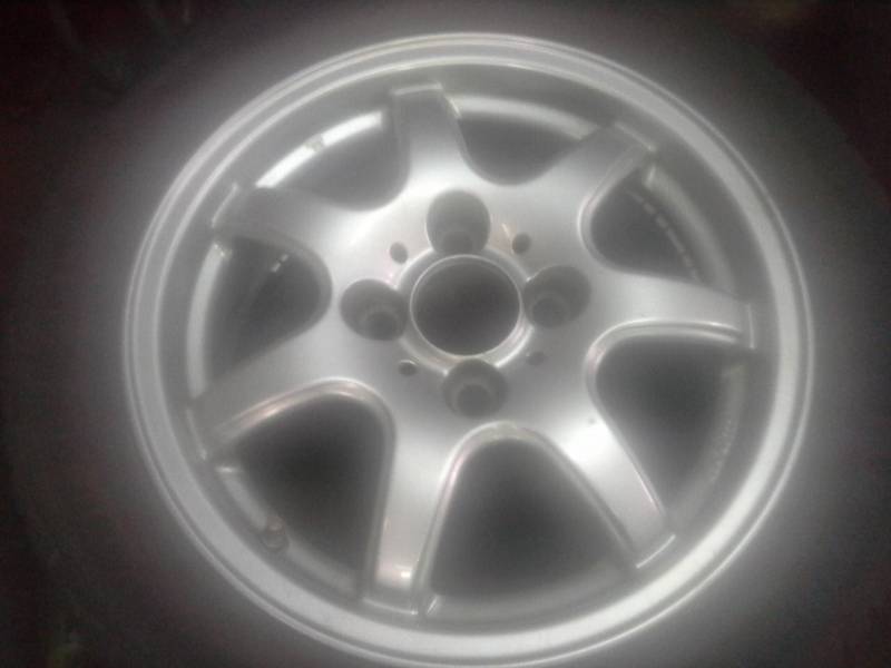 ox_alufelgi-z-oponami-letnimi-ford-fiesta-14-roku