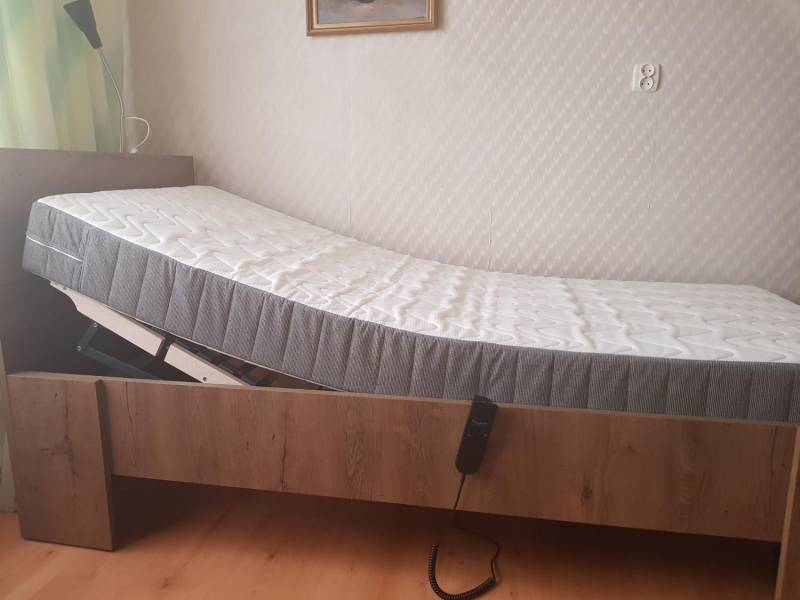 ox_sprzeda-lozko-ze-stelazem-elektrycznym
