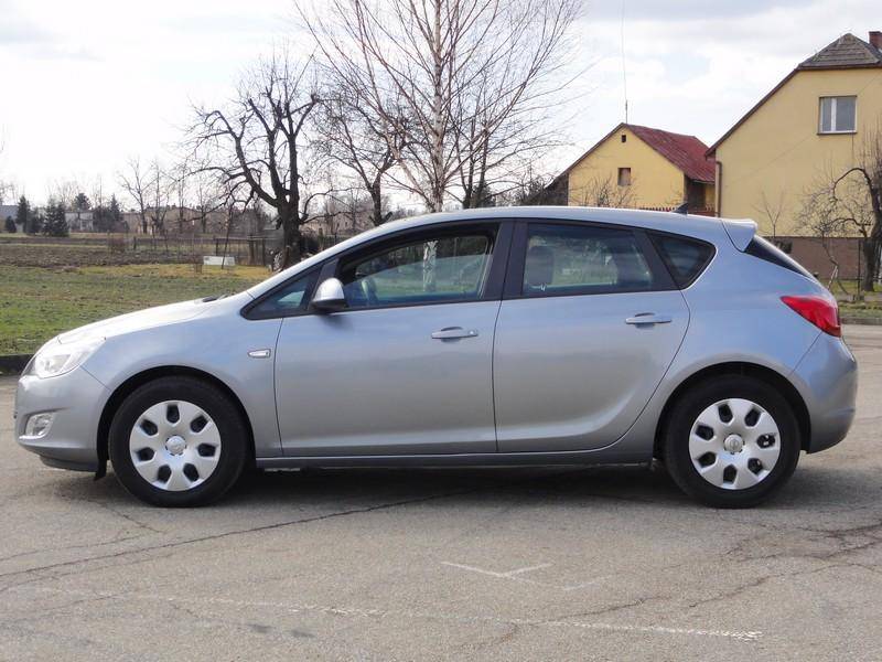 ox_opel-astra-j-17-cdti-110-km-2011-rok-nawigacja-tempomat-klimatyzacja