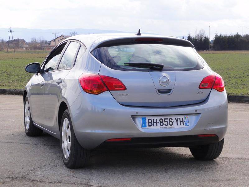 ox_opel-astra-j-17-cdti-110-km-2011-rok-nawigacja-tempomat-klimatyzacja