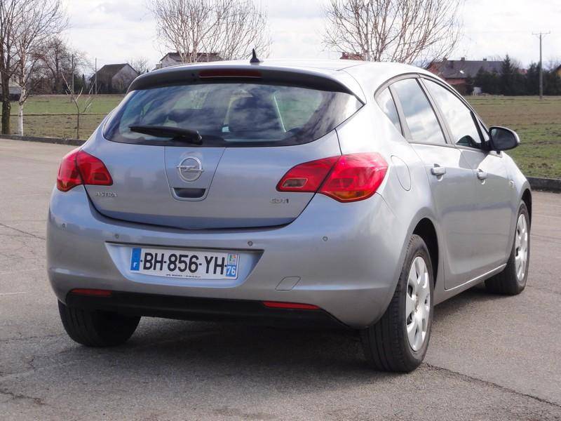 ox_opel-astra-j-17-cdti-110-km-2011-rok-nawigacja-tempomat-klimatyzacja