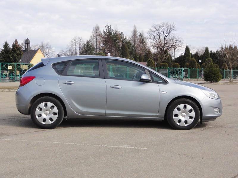 ox_opel-astra-j-17-cdti-110-km-2011-rok-nawigacja-tempomat-klimatyzacja