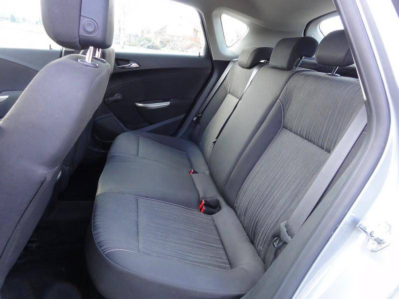 ox_opel-astra-j-17-cdti-110-km-2011-rok-nawigacja-tempomat-klimatyzacja