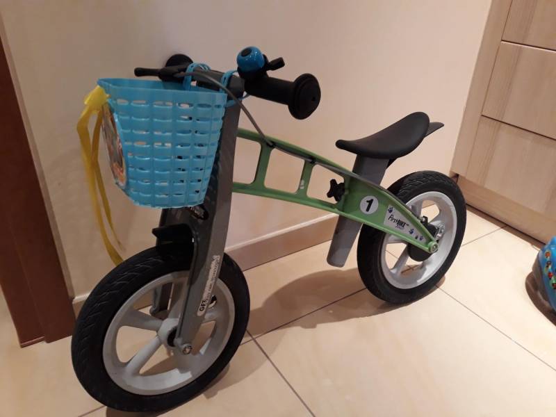 ox_rowerek-biegowy-firstbike-koszyk-kask