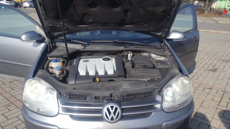 ox_sprzedam-vw-golfa-v-19-tdi