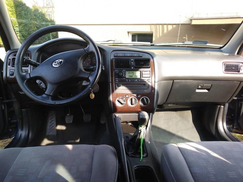 ox_sprzedam-toyote-avensis-kombi-silnik-d4d-2001r-okazja