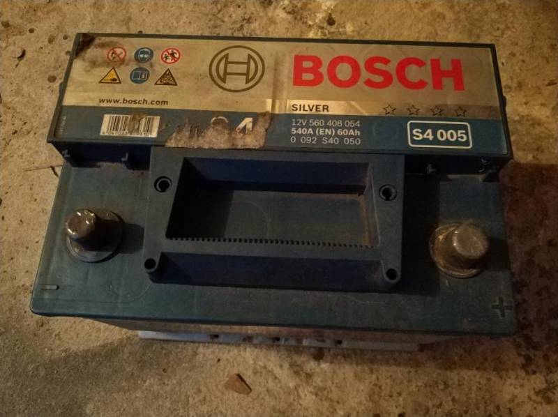 ox_akumulator-bosch-silver-12v-oznaczenie-s4-005-prad-540a-60ah