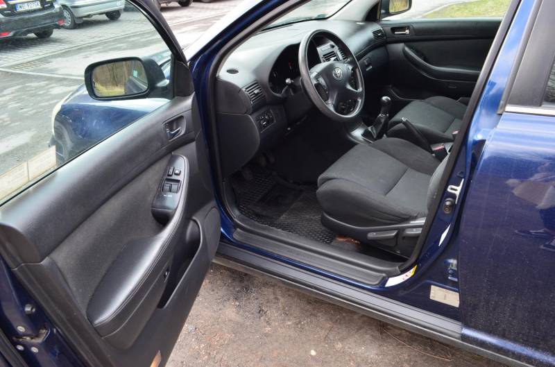 ox_sprzedam-toyota-avensis-combi