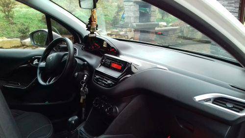 ox_peugeot-208-14-hdi-klima-tempomat2012-rok