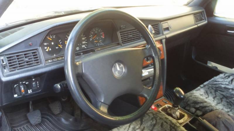 ox_sprzedam-mercedesa-190-e-201-z-1992-roku