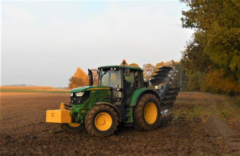 ox_ciagnik-john-deere-hit-143-km-600-mtg