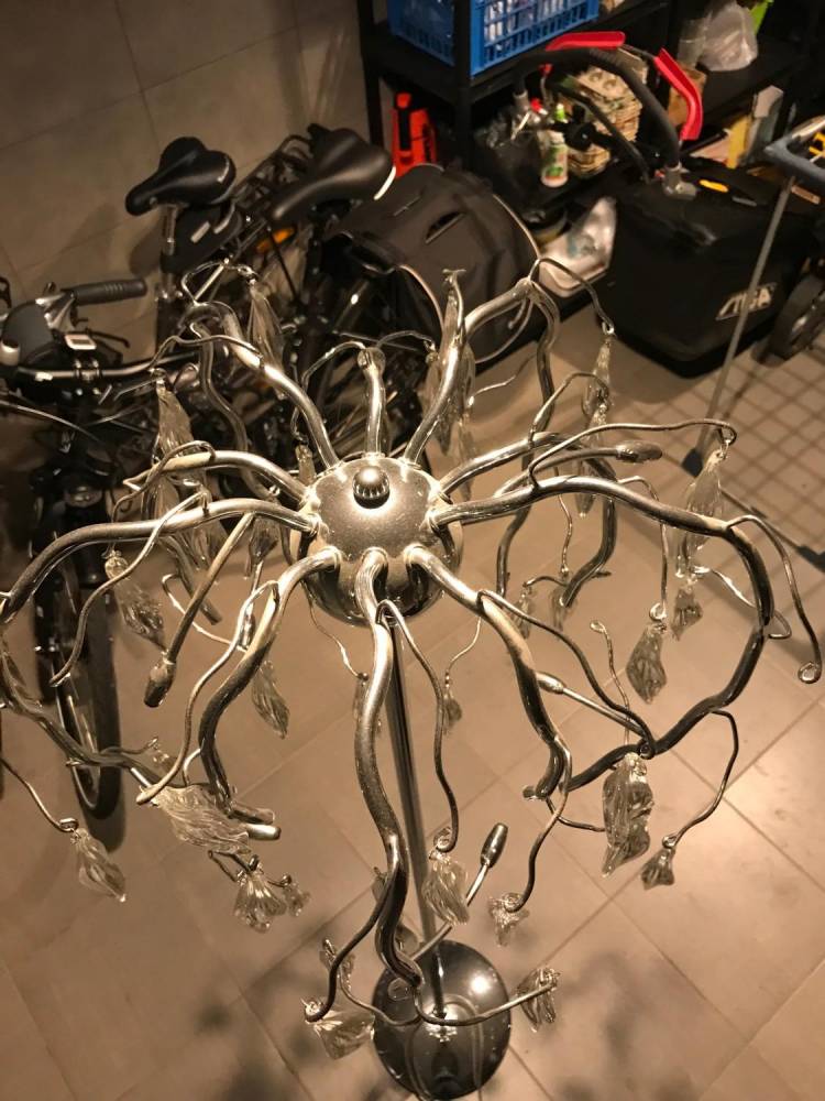 ox_sprzedal-ladna-lampe-z-krysztalami