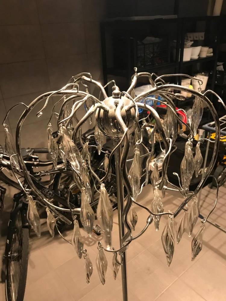 ox_sprzedal-ladna-lampe-z-krysztalami
