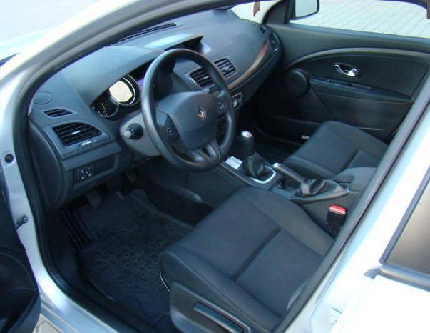 ox_renault-megane-dynamique-15dci-6-biegow-climatronic-hatchback